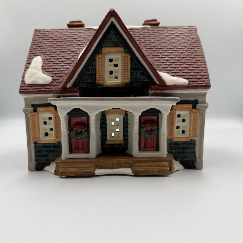 Dickens Collectibles Towne Series Lighted Porcelain New 1995 Design 7” Vintage